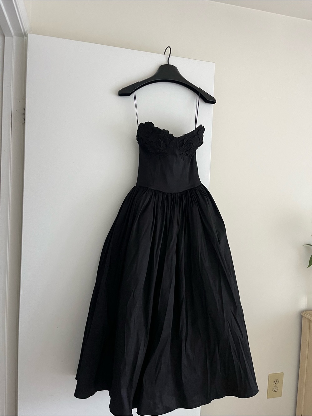 Meshki Strapless Black Tea-Length Dress with Floral Appliqué - Picture 3 of 6